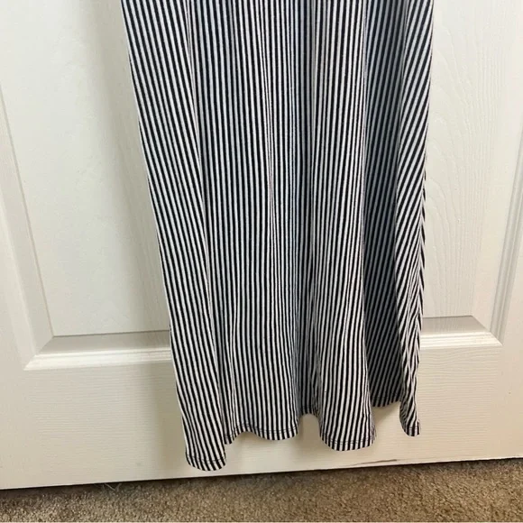 Black and White Striped Maxi Dress - Picture 6 of 16